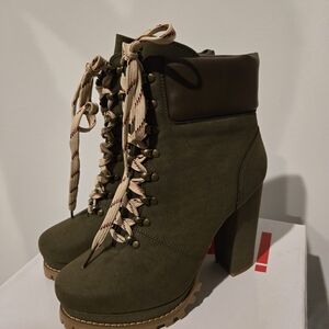 Olive Green Women's Lace-Up Boots